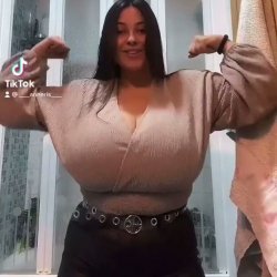 Dancing w Big Tits